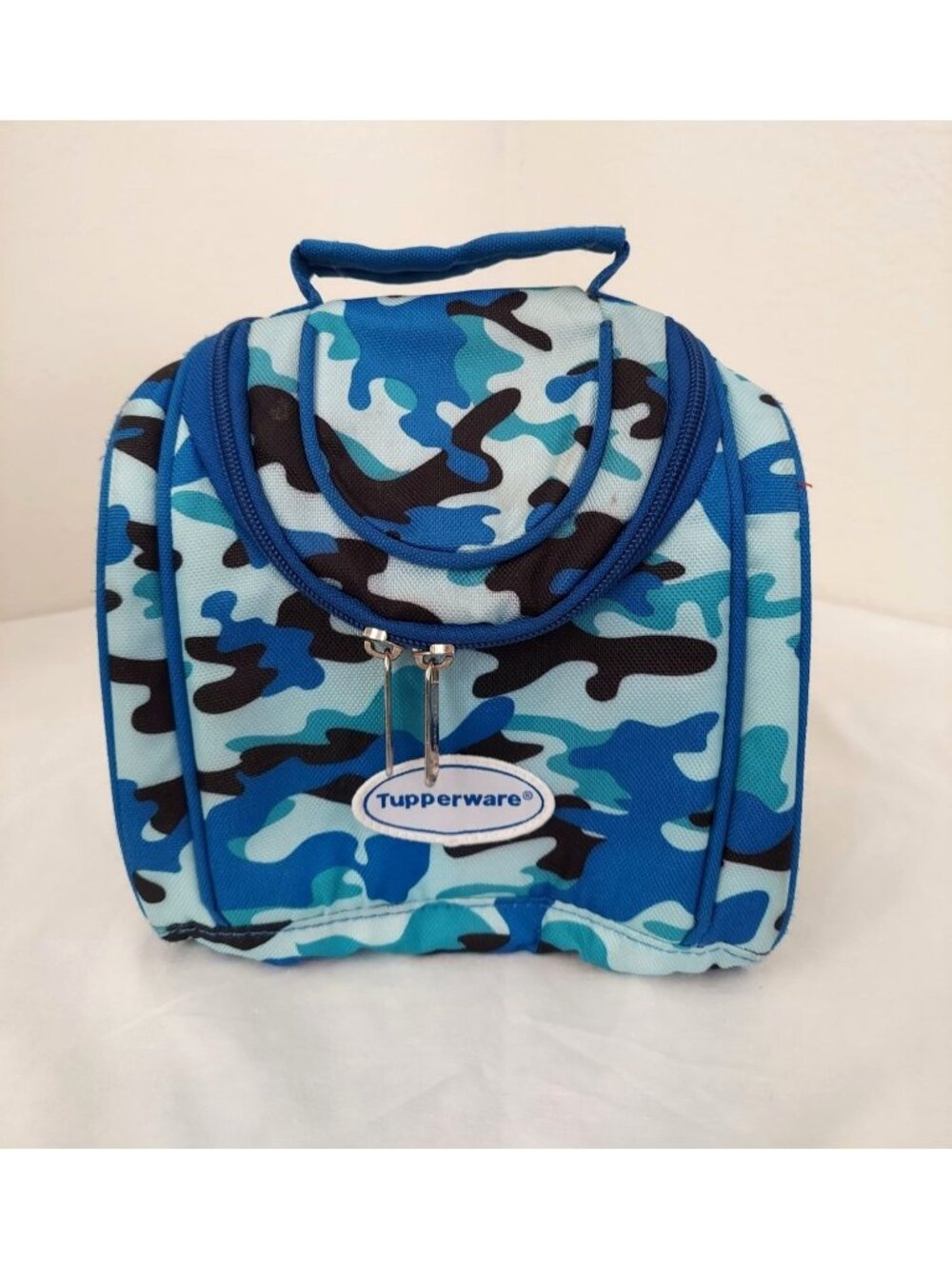 Tupperware Blue & White Camo Vinyl Lined With Double Zipper Winter Lunch Bag